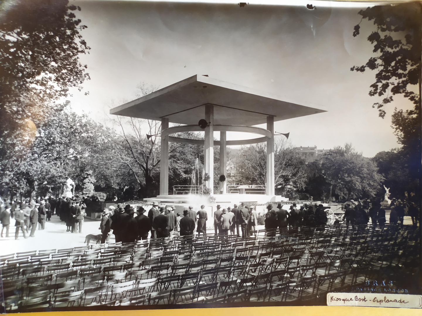 photo kiosque Bosc années 1920-min.jpg