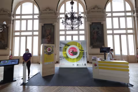 présence d'un stand dédié aux 800 ans de la Faculté de médecine à l'occasion de Futurapolis santé