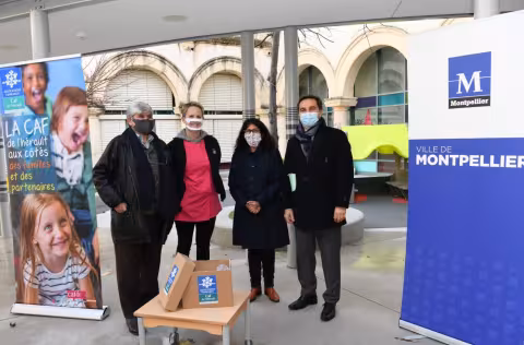 Remise de masques inclusifs de la CAF aux crèches municipales de la ville de Montpellier