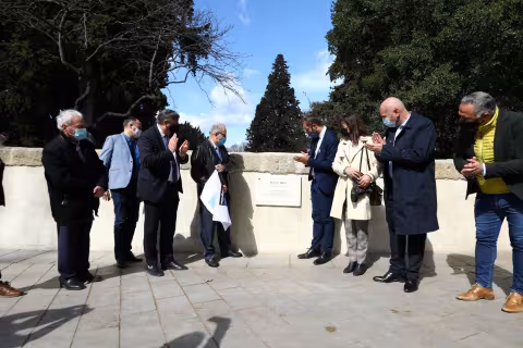 Inauguration de la rénovation du mur du jardin des plantes et dévoilement de la plaque Baptiste Arlès