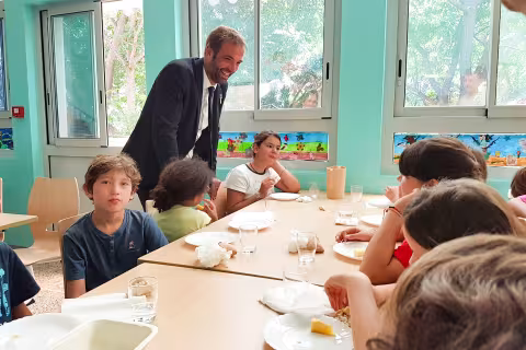 Les parents d'élèves de l'école Alphonse de Lamartine ont mangé à la cantine