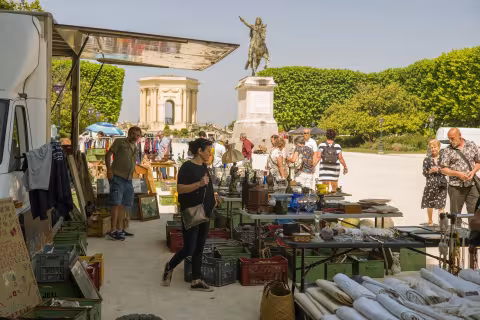 Les samedi 22 & dimanche 23 juillet prochains, les Dimanches du Peyrou organisent une édition spéciale "week-end vintage" avec 80 exposants professionnels