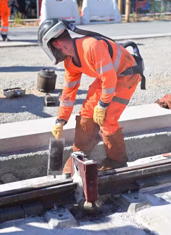 Fiche presse : Dernière soudure à l'Ouest : la pose des rails désormais achevée sur tout le tracé de la Ligne 5