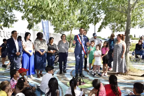 FP - Le parvis à hauteur d'enfants de l'école François Mitterrand a été inauguré
