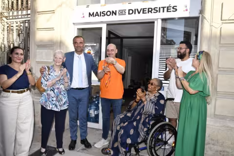 Remise des clés du futur local Fiertés Pride à Olivier Vaillé, Président de Fierté Montpellier Pride